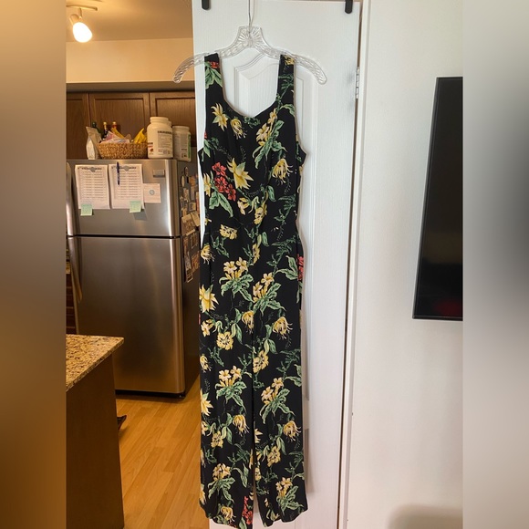 Backless floral jumpsuit - Picture 1 of 7